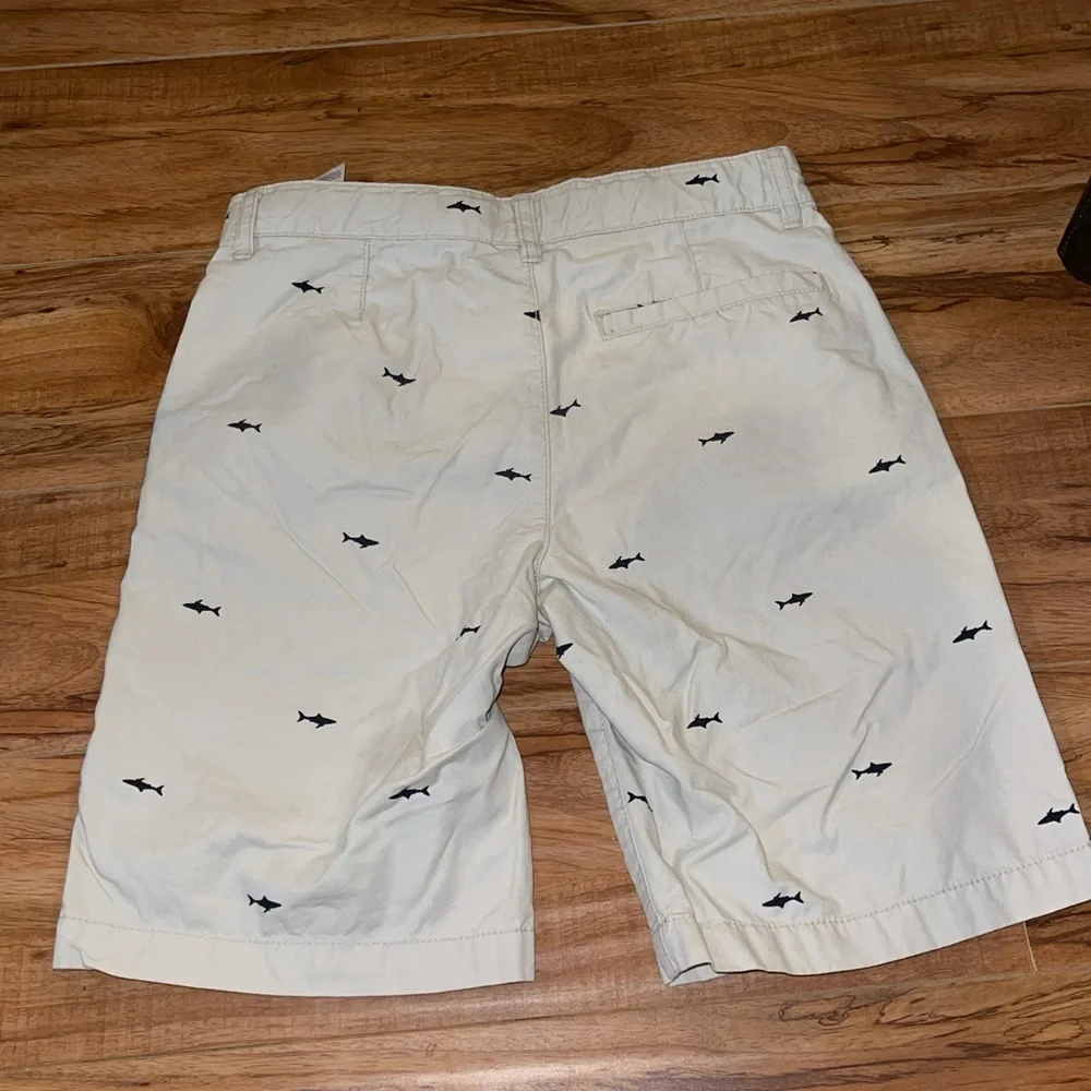 Old Navy adjustable waist shark shorts‎